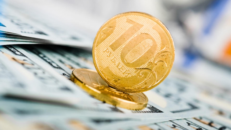 Возросшую популярность рубля в мире связали с дедолларизацией