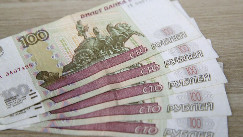 Экономист рассказал о причинах замены сторублевки