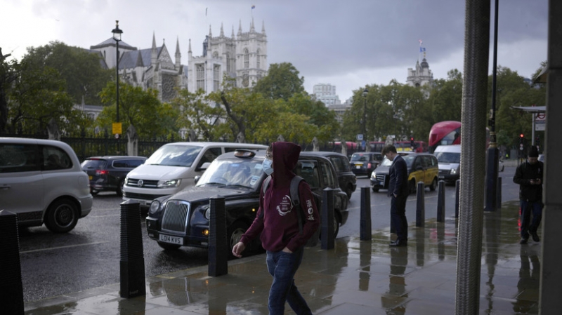 В Британии за сутки выявили более 39 тысяч случаев коронавируса