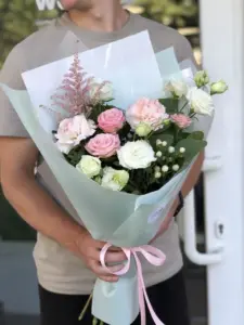 Белые розы и их роскошь в букетах